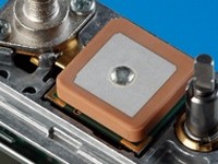 ケンウッドの新型アマチュア無線機…高性能GPS、データ通信充実 画像