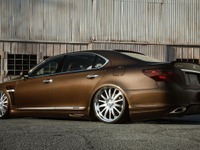 【SEMA10】レクサス LSハイブリッド、圧巻のローダウン 画像
