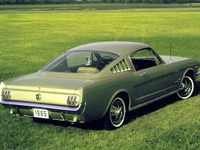 【SEMA10】65年型マスタング のビリヤード台はいかが 画像