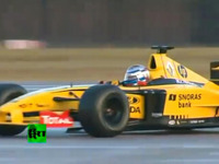 プーチン首相、F1マシンを240km/hで操る［動画］ 画像