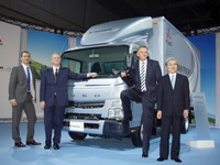 【三菱ふそう キャンター 新型】“タフ＆ソリッド”で世界統一デザインへ 画像