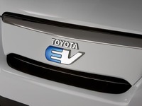 【ロサンゼルスモーターショー10】トヨタ、テスラと共同開発の RAV4 EV 発表 画像