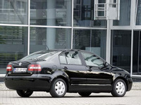 【フランクフルトショー2003出品車】VW『ポロ・セダン』……お尻 画像