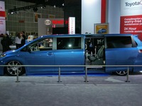 【ロサンゼルスモーターショー10】家族で乗るならリムジンもミニバン！ 画像