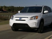 トヨタとテスラの RAV4 EV…スムーズな走り［動画］ 画像