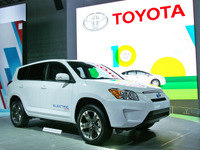 【ロサンゼルスモーターショー10】トヨタ RAV4 EV 詳細画像…テスラと共同開発 画像