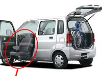 スズキ ワゴンR など、助手席昇降シートで足を負傷 画像