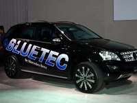 【メルセデスベンツ ML350 ブルーテック 試乗】踏み込んで感激…岩貞るみこ 画像