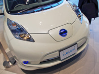 【日産 リーフ 発表】イルミネーションも“ブルー”なクルマ 画像