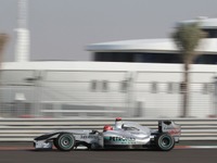 シューマッハ「メルセデスは2011年飛躍する」 画像