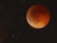 皆既月食で月が赤くなる　12月21日 画像