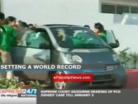 スマート フォーツー に19名乗車…ギネス新記録［動画］ 画像