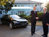 駐日ドイツ大使公用車がハイブリッドに---BMWジャパンが納車 画像