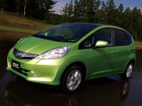 登録車販売ランキング、プリウス 20か月連続トップ…12月車名別 画像