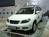 【デトロイトモーターショー11】中国BYDのハイブリッドSUV…やっぱり似てる?! 画像