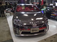 【東京オートサロン11】注目度大の“鏡面プリウス” 画像