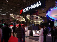 【東京オートサロン11】横浜タイヤは ブルーアース で環境性能を訴求 画像