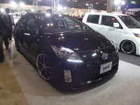 【東京オートサロン11】全身ピアノブラック プリウス 画像
