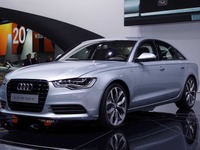 【デトロイトモーターショー11】アウディ A6 ハイブリッド 詳細画像…V6のパワー＆4気筒の燃費 画像