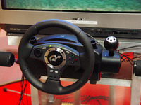 【東京ゲームショウ2003】専用コントローラー『GT FORCE Pro』の実力に驚く 画像