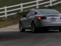 テスラの4ドアEV、モデルS…顔が変わった!![動画] 画像