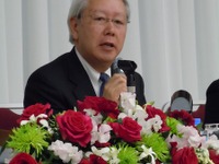ダイムラーと東レ、「5分で成形」が合弁を実現 画像