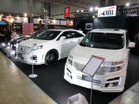 【東京オートサロン11】アクセルオート 詳細画像…10cmワイドボディのGT-R 画像