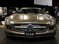 メルセデスベンツ SLS AMG、強気の値上げ 画像