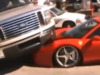 フェラーリとフォードのトラックが衝突…フェラーリF-150？［動画］ 画像