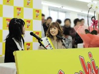 カーセブン、1日店長に小倉優子さん 画像