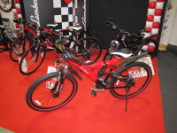 ［ギフトショー11］ランボルギーニの自転車、3月に発売…池商 画像
