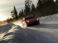 フェラーリ FF、雪上を駆ける 画像