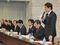 津川国土交通政務官、ホーム転落事故対策の遅れ認める 画像