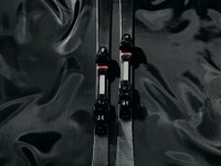 アウディがカーボン製スキーを開発 画像