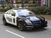 メルセデス CLS ポリスカー、NYファッションを取締り?! 画像