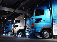 日野、東京トラックショーで4つ星車をフルラインアップ 画像