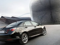 新生MGの切り札、4ドアセダンが新登場…MG6 画像