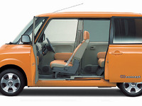 【東京ショー2003出品車】ダイハツ『E3コンセプト』---ラウムを軽枠にする苦労 画像