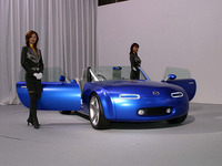 【東京ショー2003出品車】マツダ『息吹』---スーパーフロントミッドシップ 画像
