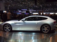 【ジュネーブモーターショー11】フェラーリ FF を出展…初の4人乗り四輪駆動モデル 画像