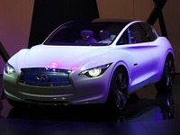 【ジュネーブモーターショー11】ベッテル選手も気に入った?!　インフィニティ エセレア 画像