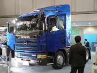 【2003東京トラックショー】日野スカニア『SHD1』の運転姿勢は乗用車? 画像