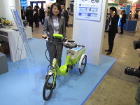 【FC EXPO11】岩谷産業の水素自転車に来場者注目 画像