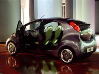 【東京ショー2003出品車】インパネはえんどう豆……三菱『i』 画像