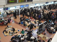【東日本大地震】空港難民は、ひたすら待つ 画像