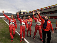 フェラーリ祝勝会に5万人 画像