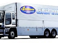 【リコール】恐怖! 大型トラックが坂道を無人で走り出す 画像