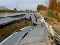 【東日本大地震】高速道路の被害と復旧状況…写真蔵 画像