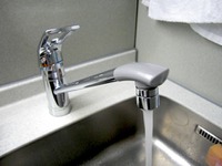 ミネラルウォーターが店頭から消える 画像