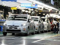 トヨタ、プリウス などハイブリッド3車種の生産を再開 画像